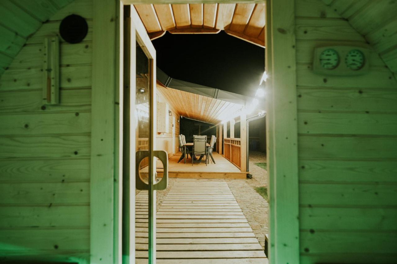 Duch Huszczy W Srodku Sosnowego Lasu Lomazy Exterior photo