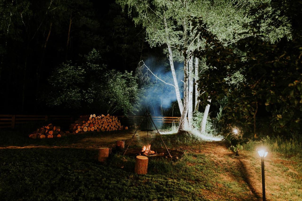 Duch Huszczy W Srodku Sosnowego Lasu Lomazy Exterior photo